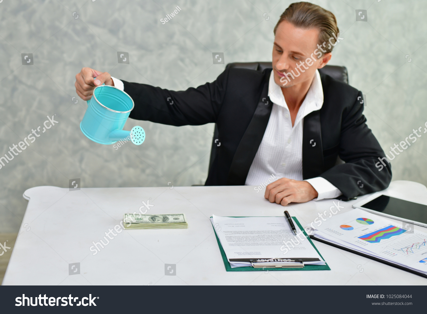 Tr